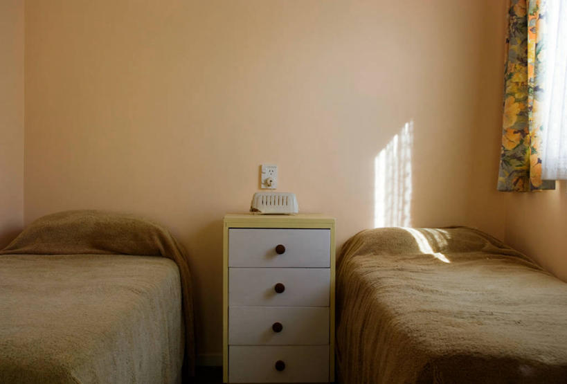 无人,横图,室内,白天,窗帘,卧室,日光,新西兰,一排,整齐,毯子,梳妆台,排列,摄影,简单,队列,彩图