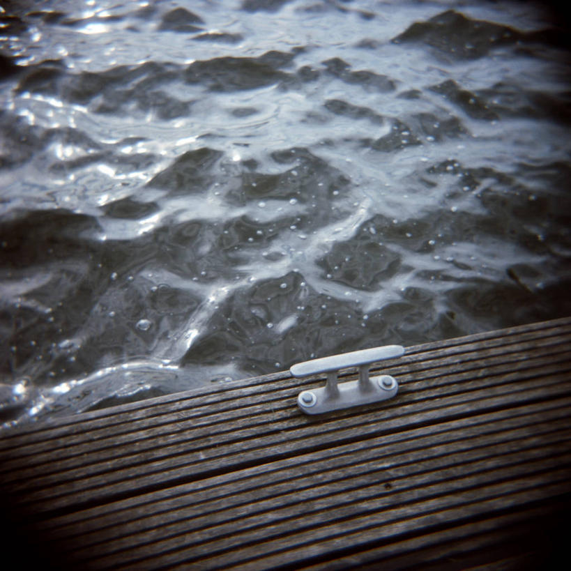 无人,码头,方图,俯视,室外,白天,建材,河流,建筑,德国,波纹,反射,材料,木板,木材,水面,木柴,把手,波浪,摄影,建造,木料,简单,彩图,高角度拍摄