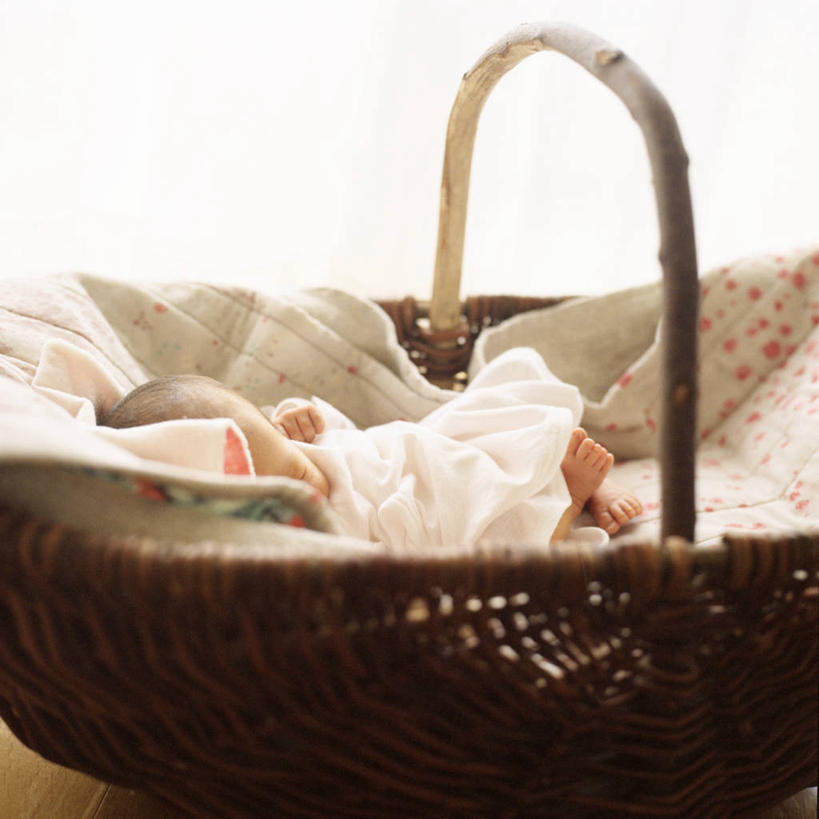 婴儿,儿童,一个人,躺,方图,室内,纯洁,东京,日本,仅一个人,包装,篮子,首都,床上用品,小孩,赤脚,可爱,摄影,活泼,部分,宝宝,纯真,烂漫,无邪,开端,伶俐,天真,孩子,睡觉,彩图