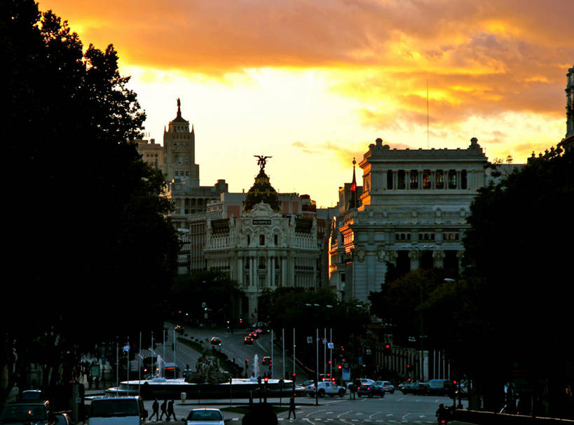 横图,室外,度假,美景,日落,城市风光,城市,道路,建筑,街道,路,公路,汽车,日光,西班牙,景观,云,交通,首都,娱乐,树,天空,享受,休闲,马德里,景色,放松,摄影,逆光,保垒之门,马路,休闲活动,彩图