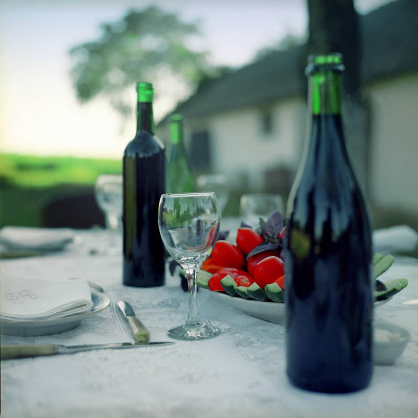葡萄酒,无人,方图,室外,白天,旅游,度假,美景,家具,桌子,蔬菜,餐具,乌克兰,准备,景观,食品,酒类,娱乐,饮食,酒,酒瓶,桌布,树,饮料,自然,黄昏,盘子,餐巾,瓶子,装饰物,夏天,享受,休闲,景色,放松,摄影,葡萄酒杯,自然风光,敖德萨,玻璃杯