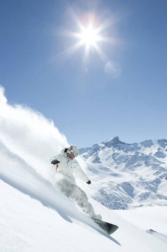 西方人,成年人,一个人,竖图,室外,白天,镜头眩光,度假,兴奋,自由,运动,山,太阳,雪,日光,阿根廷,欧洲,欧洲人,仅一个男性,仅一个人,山顶,冬天,休闲装,车,仅一个年轻男性,蓝色,天空,自然,交通工具,夏天,南美,寒冷,乐趣,摄影,迅速,滑雪板,雪橇,享乐,敏捷,载具,雪橇车,万里无云,巴塔哥尼亚,下移,技能,滑雪运动,冒险,男人,男性,年轻男性,白种人,年轻人,休闲活动,彩图,旅行