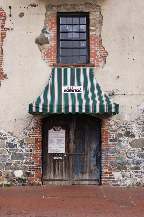 无人,竖图,室外,白天,通讯,窗户,门,建筑,街道,美国,关闭,堆积,墙,摄影,指导,风化,窗框,北美,封闭,交通标志,风蚀,石化,风蚀地貌,岩石层,岩石,彩图,查塔姆县