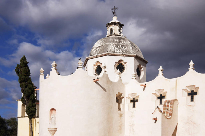 无人,教堂,横图,室外,白天,仰视,建筑,墨西哥,节日,十字架,云,文化,天空,祈祷,健康,许愿,摄影,宗教,信仰,纪念,祈求,神殿,基督教,拉丁美洲,圆顶建筑,天主教,杜兰戈,平安,彩图,低角度拍摄