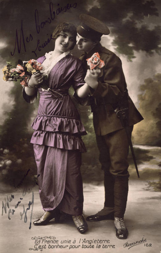 成年人,两个人,夫妻,站,微笑,竖图,插画,爱情,数码,科技,玫瑰,阴影,网络,明信片,高光,几何,计算机图形,古典,浪漫,合成,图画,相视,画,花,花束,面对面,恩爱,恋人,对视,英文字母,手写,怀旧,电脑合成图,数码合成图,互视,合成图,记忆,军服,相对,漫画,20世纪,相看,写实,具体,具象,异性恋,年轻男性,年轻女性,年轻人,夫妇,情侣,手牵手,彩图,影棚拍摄,爱,伴侣