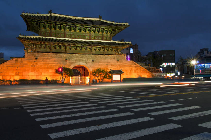 无人,横图,室外,夜晚,长时间曝光,城市,建筑,路,首尔,韩国,亚洲,路标,大门,首都,历史,天空,地标建筑,摄影,斑马线,彩图
