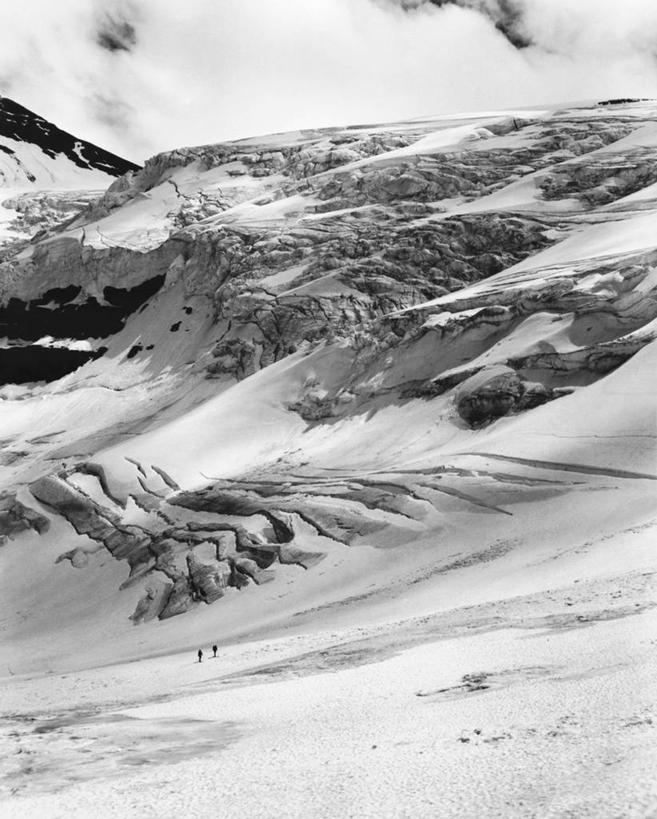 无人,竖图,黑白,室外,白天,山,山脉,雪,雪山,加拿大,地形,云,冬天,风景,天空,自然,季节,摄影,宁静,北美,加拿大落基山脉,自然地理