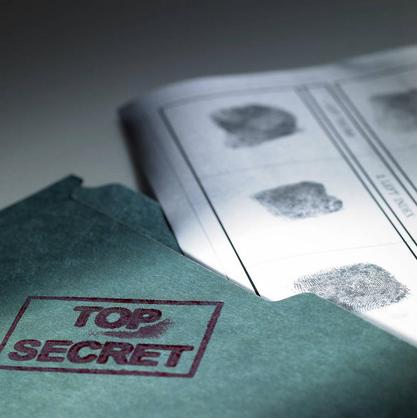 无人,竖图,俯视,室内,特写,白天,静物,袋子,金属制品,阴影,灰色背景,朦胧,模糊,反射,金属,材料,档案,文件,影子,纸袋,办公用品,回形针,容器,学习用品,资料,摄影,影棚,储藏,档案袋,文具用品,手印,储存,文档,指纹,曲别针,契约,约定,刑侦,辨别,彩图,高角度拍摄,影棚拍摄,拍摄,贮存