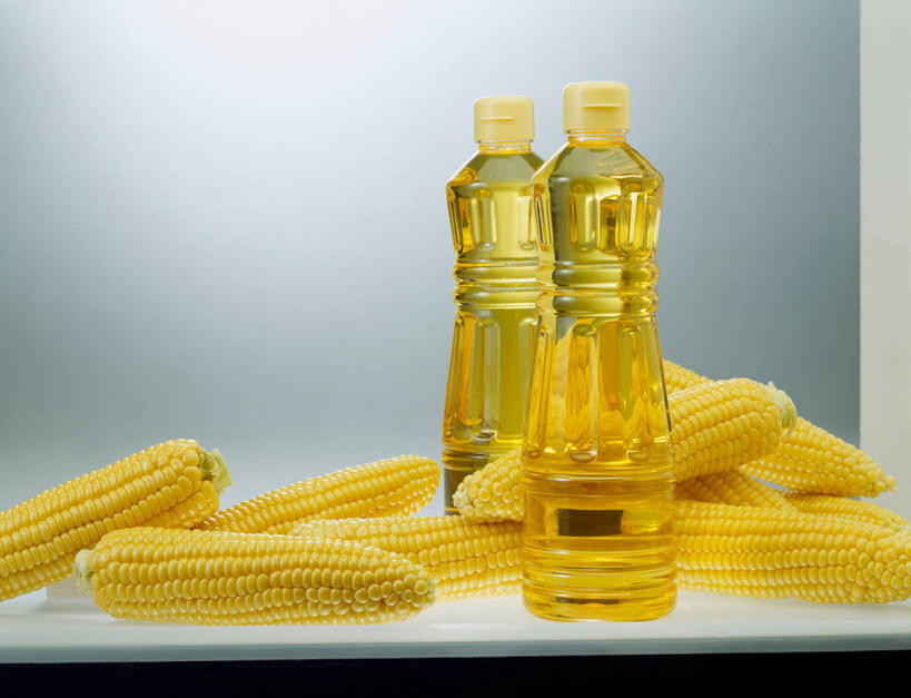无人,横图,室内,特写,白天,白色背景,正面,玉米,餐桌,桌子,蔬菜,一堆,许多,阴影,堆叠,堆积,朦胧,模糊,新鲜,反射,棒子,影子,玉蜀黍,食用油,油,食品,很多,玻璃制品,食物,两个,黄色,玻璃瓶,瓶子,摄影,有机食品,绿色食品,影棚,餐台,堆,苞米,苞芦,植物油,苞谷,包谷,大蜀黍,番麦,薏米包,玉高粱,玉麦,珍珠米,彩图,影棚拍摄,拍摄,粟米油,玉米胚芽油,玉米油