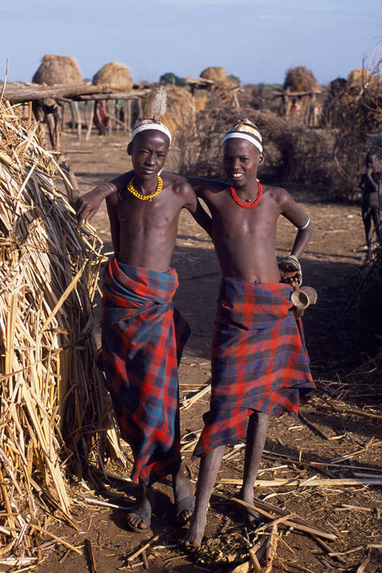 儿童,成年人,一个人,竖图,室外,纯洁,日落,项链,珠宝,非洲,埃塞俄比亚,仅一个男性,仅一个人,阴影,珠子,小孩,紫色,天空,黄昏,仅一个小孩,可爱,童年,童趣,摄影,粘土,青春期,肖像,剪影,反差,童真,烂漫,无邪,非洲文化,能力,天真,男孩,男人,男性,孩子,发型,彩图,传统服装,罢工,男生,传统文化