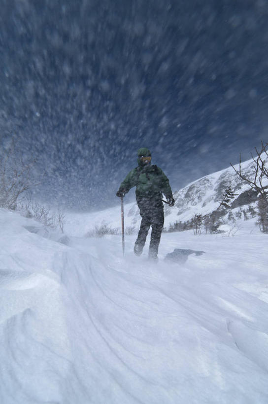 成年人,一个人,竖图,室外,白天,留白,仰视,旅游,度假,探险,山,雪,风,美国,仅一个男性,下雪,娱乐,职业,享受,休闲,放松,摄影,北美,北美洲,美洲,新罕布什尔州,北亚美利加洲,亚美利加洲,新罕布什尔,新罕布夏州,花岗岩州,花冈岩之州,滑雪之州,新英格兰,纽英仑,冒险,男人,彩图,低角度拍摄,美利坚合众国,护林员,对焦,阿巴拉契亚