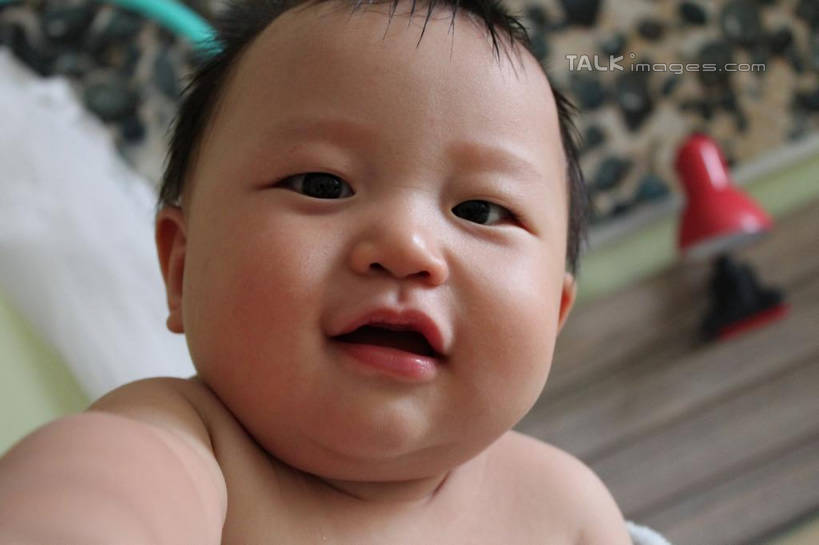 东方人,婴儿,儿童,脸,头,脸颊,一个人,横图,室内,特写,白天,正面,纯洁,亚洲,仅一个人,注视,黄种人,裸露,肩膀,小孩,观察,看,可爱,活泼,观看,察看,关注,宝宝,裸,纯真,烂漫,无邪,伶俐,天真,亚洲人,孩子,头部,脸部,脸蛋,面部,半身,彩图,shcy1