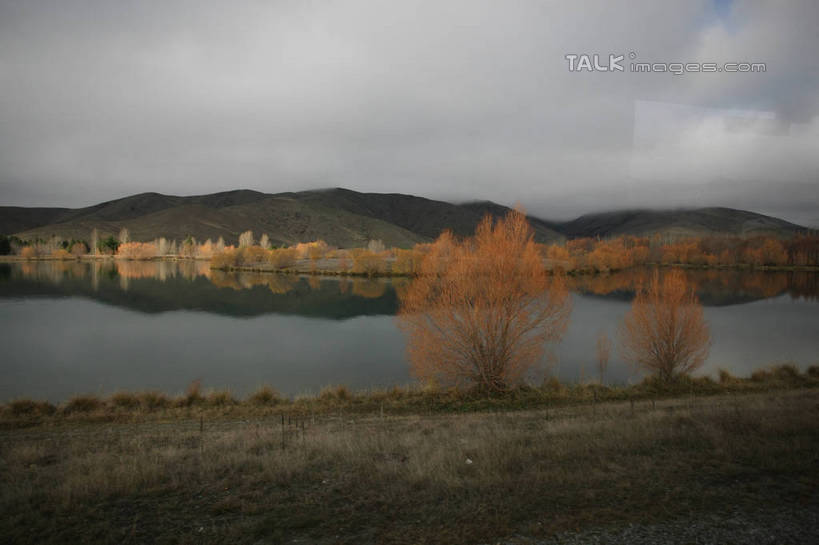 无人,横图,室外,白天,正面,旅游,度假,草地,草坪,河流,美景,山,山脉,树林,水,植物,河水,景观,山峰,水流,乌云,云,阴天,云朵,山峦,云彩,娱乐,草,树,树木,绿色,倒影,天空,自然,群山,天,享受,休闲,景色,放松,生长,成长,倒映,昏暗,阴沉,自然风光,反照,彩图,shgzq1