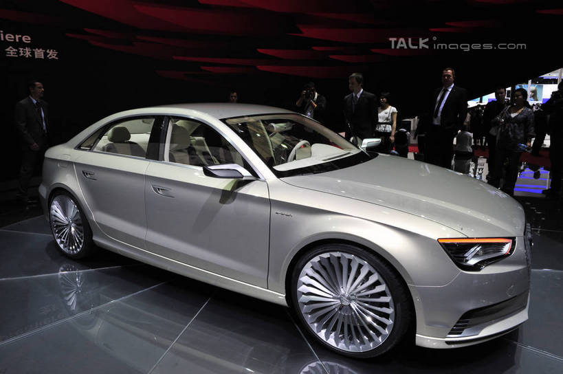 西方人,同事,商务人士,商务男性,站,横图,室内,白天,正面,衬衫,旅游,度假,成功,合作,团队,集体,信心,标志建筑,地标,建筑,汽车,上海,欧洲,中国,欧洲人,亚洲,一辆,停靠,阴影,套装,光线,影子,灯光,领带,许多人,注视,娱乐,建设,队伍,浦东,车,交通工具,轿车,观察,看,站着,一群人,享受,休闲,展示,旅游胜地,放松,观看,展览,车展,奥迪,申,察看,领导,象征,庄重,成就,关注,停泊,载具,商务装,身份,合伙,领袖,工薪阶层,浦东新区,东亚,上海新国际博览中心,上海市,龙阳路,中华人民共和国,沪,华东地区,正式,地位,男人,男性,中年男性,白种人,白领,上班族,站立,半身,彩图,衬衣,汽车展览,shlbh1