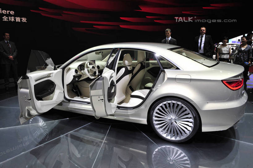 西方人,同事,商务人士,商务男性,站,横图,室内,白天,正面,衬衫,旅游,度假,成功,合作,团队,集体,信心,标志建筑,地标,建筑,汽车,上海,欧洲,中国,欧洲人,亚洲,一辆,停靠,阴影,套装,光线,影子,灯光,领带,许多人,注视,娱乐,建设,队伍,浦东,车,交通工具,轿车,打开,观察,看,站着,一群人,享受,休闲,展示,旅游胜地,放松,观看,展览,车展,奥迪,申,察看,领导,开启,象征,庄重,成就,关注,停泊,载具,商务装,身份,合伙,领袖,工薪阶层,浦东新区,东亚,上海新国际博览中心,上海市,龙阳路,中华人民共和国,沪,华东地区,正式,地位,男人,男性,中年男性,白种人,白领,上班族,站立,半身,彩图,衬衣,汽车展览,shlbh1