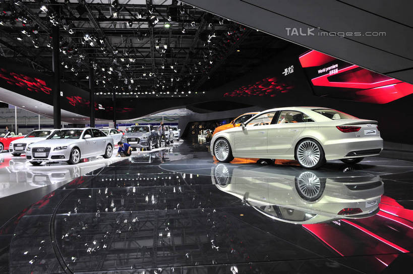 无人,横图,室内,白天,正面,旅游,度假,标志建筑,地标,建筑,汽车,照明,上海,中国,亚洲,停靠,阴影,光线,瓷砖,地砖,影子,灯光,地面,娱乐,建设,浦东,顶灯,车,灯,灯具,交通工具,轿车,享受,休闲,展示,旅游胜地,放松,展览,车展,奥迪,照亮,申,照明设备,停泊,载具,浦东新区,东亚,上海新国际博览中心,上海市,龙阳路,中华人民共和国,沪,华东地区,彩图,汽车展览,shlbh1