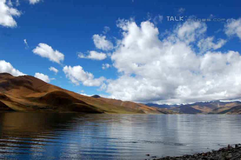 无人,横图,室外,白天,正面,旅游,度假,湖,湖泊,美景,山,山脉,水,中国,亚洲,阴影,波纹,光线,影子,湖面,景观,山峰,水流,水面,云,云朵,涟漪,山峦,云彩,娱乐,西藏,羊卓雍错,蓝色,白云,倒影,蓝天,水纹,天空,阳光,自然,波浪,湖水,群山,天,享受,休闲,景色,放松,晴朗,倒映,自然风光,藏,东亚,西藏自治区,羊湖,中华人民共和国,水晕,西南地区,反照,羊卓雍措,羊卓雍错湖,晴空,彩图,那曲地区,尼玛,尼玛县,shsgf1