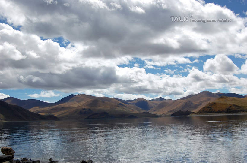 无人,横图,室外,白天,正面,旅游,度假,湖,湖泊,美景,山,山脉,水,中国,亚洲,阴影,波纹,光线,影子,湖面,景观,山峰,水流,水面,云,云朵,涟漪,山峦,云彩,娱乐,西藏,羊卓雍错,蓝色,白云,倒影,蓝天,水纹,天空,阳光,自然,波浪,湖水,群山,天,享受,休闲,景色,放松,晴朗,倒映,自然风光,藏,东亚,西藏自治区,羊湖,中华人民共和国,水晕,西南地区,反照,羊卓雍措,羊卓雍错湖,晴空,彩图,那曲地区,尼玛,尼玛县,shsgf1