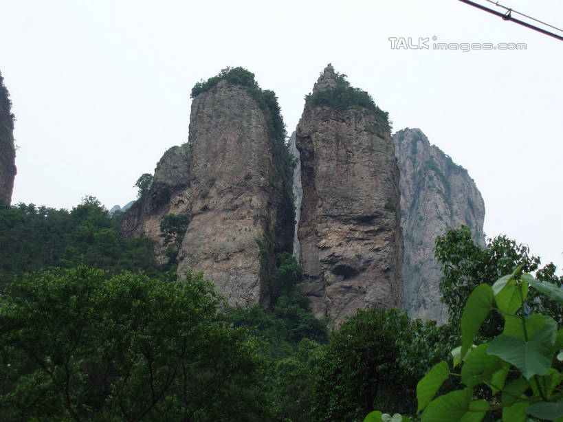 无人,横图,室外,白天,仰视,旅游,度假,石头,美景,森林,山,山脉,树林,植物,中国,亚洲,石子,景观,山峰,悬崖,山峦,娱乐,浙江,树,树木,浙江省,绿色,天空,自然,群山,天,享受,休闲,景色,放松,雁荡山,生长,成长,自然风光,东亚,中华人民共和国,华东地区,浙,温州,温州市,绝壁,石块,岩石,彩图,低角度拍摄,shslj1