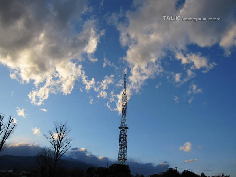 无人,横图,室外,白天,仰视,旅游,度假,石头,美景,山,山脉,植物,日本,亚洲,阴影,电力,光线,钢材,电缆,电线,石子,影子,支架,景观,山顶,山峰,云,云朵,山峦,云彩,娱乐,电塔,树,树木,蓝色,绿色,白云,蓝天,天空,阳光,自然,群山,天,享受,休闲,景色,放松,生长,能源,晴朗,成长,支撑,资源,自然风光,供电设备,东亚,沉积岩,高压电塔,高压输电线,日本国,高压电线塔,高压塔,颠峰,极峰,水成岩,石块,岩石,晴空,彩图,低角度拍摄,shslj1