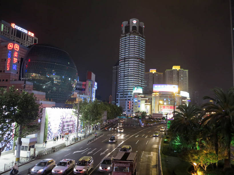 无人,家,高楼大厦,商店,横图,俯视,航拍,彩色,室外,夜晚,购物,度假,消费,美景,植物,城市风光,标志建筑,超市,城市,大厦,道路,地标,建筑,路,路灯,摩天大楼,霓虹灯,人行横道,商场,夜景,公路,汽车,上海,中国,亚洲,阴影,光线,影子,房屋,屋子,景观,公寓,建筑群,人行道,灯光,分界线,七彩,停车线,交通,娱乐,光源,建设,洋房,楼房,霓虹,住宅,车,灯,树,树木,绿色,自然,交通工具,轿车,驾驶,行驶,享受,休闲,景色,放松,金融,百货,徐家汇,生长,成长,车行道,车行道分界线,操纵,申,控制,照明设备,鸟瞰,载具,标线,人行横道线,驾车,选购,贸易,百货公司,东亚,操控,车行线,徐汇区,东方商厦,上海市,美罗城,中华人民共和国,沪,华东地区,氖灯,血拼,把持,斑马线,马路,彩图,高角度拍摄,房子,大楼,高层建筑,高楼,购物商场,购物中心,摩天楼,商业中心,漕溪北路,肇嘉浜路,上实大厦,shslj1