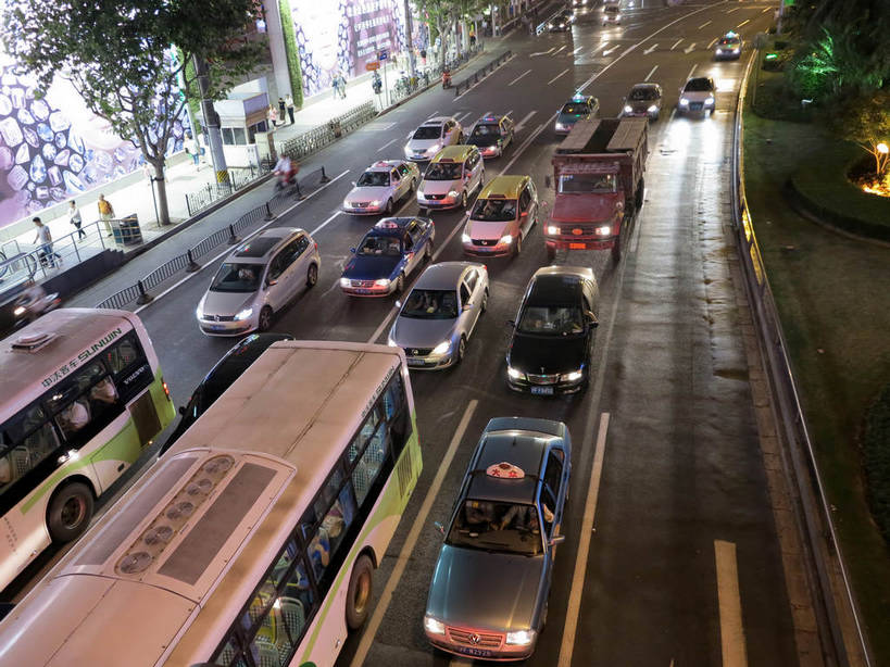 无人,横图,俯视,彩色,室外,夜晚,度假,美景,植物,城市风光,城市,道路,路,霓虹灯,夜景,公路,汽车,照明,上海,中国,亚洲,阴影,光线,影子,景观,灯光,分界线,七彩,停车线,交通,娱乐,光源,霓虹,车,灯,树,树木,绿色,自然,灯具,交通工具,轿车,驾驶,行驶,享受,休闲,景色,放松,徐家汇,生长,成长,车行道,车行道分界线,操纵,照亮,申,控制,照明设备,载具,标线,驾车,东亚,操控,车行线,徐汇区,上海市,前照灯,前大灯,车前灯,中华人民共和国,沪,华东地区,氖灯,把持,马路,彩图,高角度拍摄,shslj1