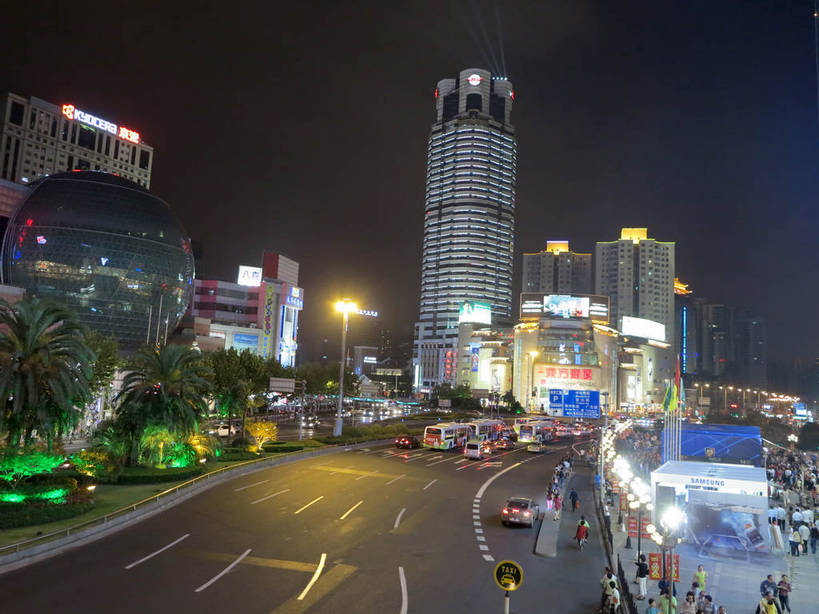 无人,家,高楼大厦,商店,横图,俯视,航拍,彩色,室外,夜晚,购物,度假,消费,美景,植物,城市风光,标志建筑,超市,城市,大厦,道路,地标,建筑,路,路灯,摩天大楼,霓虹灯,人行横道,商场,夜景,公路,汽车,上海,中国,亚洲,阴影,光线,影子,房屋,屋子,景观,公寓,建筑群,人行道,灯光,分界线,七彩,停车线,交通,娱乐,光源,建设,洋房,楼房,霓虹,住宅,车,灯,树,树木,绿色,自然,交通工具,轿车,驾驶,行驶,享受,休闲,景色,放松,金融,百货,港汇广场,徐家汇,生长,成长,车行道,车行道分界线,操纵,申,控制,照明设备,鸟瞰,载具,标线,人行横道线,驾车,选购,贸易,百货公司,东亚,操控,车行线,徐汇区,东方商厦,上海市,美罗城,中华人民共和国,沪,华东地区,虹桥路,氖灯,血拼,把持,斑马线,马路,彩图,高角度拍摄,房子,大楼,高层建筑,高楼,购物商场,购物中心,摩天楼,商业中心,漕溪北路,港汇恒隆广场,肇嘉浜路,上实大厦,shslj1