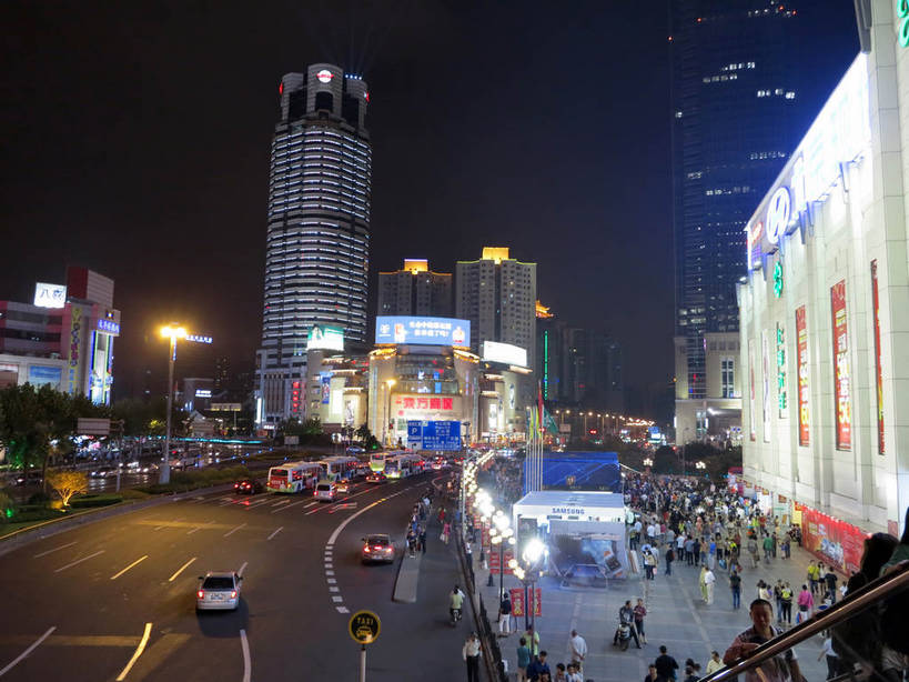 无人,家,高楼大厦,商店,横图,俯视,航拍,彩色,室外,夜晚,购物,度假,消费,美景,植物,城市风光,标志建筑,超市,城市,大厦,道路,地标,建筑,路,路灯,摩天大楼,霓虹灯,人行横道,商场,夜景,公路,汽车,上海,中国,亚洲,阴影,光线,影子,房屋,屋子,景观,公寓,建筑群,人行道,灯光,分界线,七彩,停车线,交通,娱乐,光源,建设,洋房,楼房,霓虹,住宅,车,灯,树,树木,绿色,自然,交通工具,轿车,驾驶,行驶,享受,休闲,景色,放松,金融,百货,港汇广场,徐家汇,生长,成长,车行道,车行道分界线,操纵,申,控制,照明设备,鸟瞰,载具,标线,人行横道线,驾车,选购,贸易,百货公司,东亚,操控,车行线,徐汇区,东方商厦,上海市,美罗城,中华人民共和国,沪,华东地区,虹桥路,氖灯,血拼,把持,斑马线,马路,彩图,高角度拍摄,房子,大楼,高层建筑,高楼,购物商场,购物中心,摩天楼,商业中心,漕溪北路,港汇恒隆广场,肇嘉浜路,上实大厦,shslj1