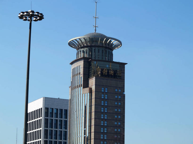 无人,高楼大厦,横图,室外,白天,正面,度假,美景,窗户,落地窗,城市风光,标志建筑,城市,大厦,地标,建筑,路灯,摩天大楼,照明,上海,中国,亚洲,一排,许多,阴影,整齐,并列,并排,光线,影子,景观,灯光,很多,娱乐,建设,浦东,玻璃窗,灯,排列,一个,蓝色,蓝天,天空,阳光,天,享受,休闲,景色,放松,晴朗,单个,照亮,申,照明设备,队列,平行,玻璃幕墙,金融中心,陆家嘴,陆家嘴金融贸易区,浦东新区,东亚,上海市,海关大厦,万里无云,两幢,中华人民共和国,沪,华东地区,晴空,晴空万里,彩图,大楼,高层建筑,高楼,摩天楼,shslj1