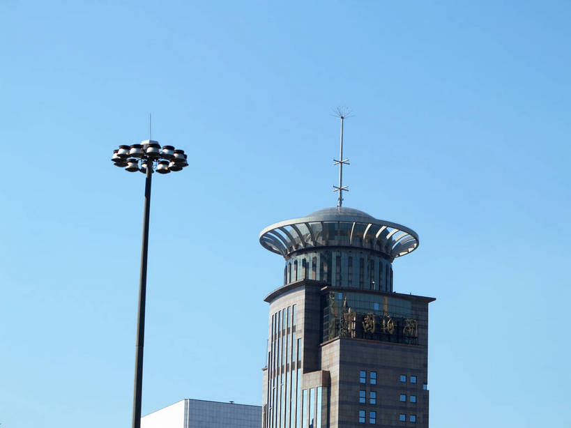 无人,高楼大厦,横图,室外,白天,正面,度假,美景,窗户,落地窗,城市风光,标志建筑,城市,大厦,地标,建筑,路灯,摩天大楼,照明,上海,中国,亚洲,一排,许多,阴影,整齐,并列,并排,光线,影子,景观,灯光,很多,娱乐,建设,浦东,玻璃窗,灯,排列,一个,蓝色,蓝天,天空,阳光,天,享受,休闲,景色,放松,晴朗,单个,照亮,申,照明设备,队列,平行,玻璃幕墙,金融中心,陆家嘴,陆家嘴金融贸易区,浦东新区,东亚,上海市,海关大厦,万里无云,两幢,中华人民共和国,沪,华东地区,晴空,晴空万里,彩图,大楼,高层建筑,高楼,摩天楼,shslj1