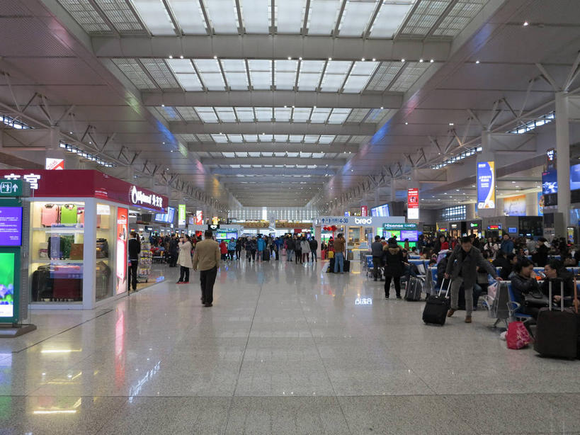 东方人,火车站,走,横图,室内,白天,正面,度假,显示器,美景,窗户,城市风光,城市,车站,上海,中国,亚洲,行人,握,服装,瓷砖,地砖,拉杆箱,旅行箱,屏幕,墙,景观,地面,站台,许多人,拿,拿着,休闲装,黄种人,娱乐,显示屏,月台,路人,玻璃窗,墙壁,墙面,衣服,倒影,行李箱,箱子,一群人,享受,休闲,休闲服,景色,放松,握着,服饰,出差,虹桥火车站,申,倒映,输出设备,东亚,闵行区,上海市,中华人民共和国,沪,华东地区,反照,过客,男人,男性,年轻男性,年轻女性,女人,女性,中年男性,中年女性,亚洲人,步行,散步,走路,半身,彩图,旅行,铁路车站,铁路站,上海虹桥站,shslj1
