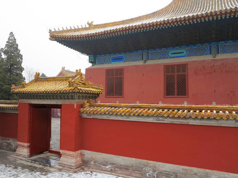 无人,横图,室外,白天,正面,旅游,度假,名胜古迹,雪,大雪,窗户,门,标志建筑,地标,建筑,北京,天安门广场,中国,亚洲,遗迹,瓦片,墙,屋檐,积雪,雪景,冬季,冬天,首都,古迹,文物,娱乐,建设,古建筑,太庙,檐,玻璃窗,墙壁,墙面,黄色,红色,蓝色,天空,门框,天,享受,休闲,旅游胜地,放松,寒冷,古文明,东亚,中华人民共和国,东城区,北京市,京,北平,华北地区,严寒,彩图,北京太庙,劳动人民文化宫,飞檐,东城,shslj1