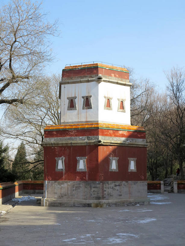 无人,颐和园,宫殿,竖图,室外,白天,正面,旅游,度假,名胜古迹,树林,植物,标志建筑,地标,建筑,北京,中国,亚洲,阴影,遗迹,光线,影子,墙,地面,首都,古迹,文物,娱乐,建设,古建筑,墙壁,墙面,树,树木,蓝色,绿色,蓝天,天空,阳光,自然,天,享受,休闲,旅游胜地,放松,生长,晴朗,成长,宫廷,权利,古文明,东亚,海淀区,万里无云,中华人民共和国,北京市,京,北平,华北地区,皇家园林,王宫,清漪园,晴空,晴空万里,彩图,皇宫,shslj1,四大部洲,颐和园四大部洲