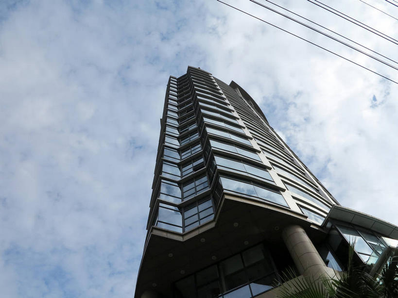 无人,高楼大厦,横图,室外,白天,正面,度假,美景,窗户,城市风光,城市,大厦,建筑,摩天大楼,上海,中国,亚洲,阴影,电力,光线,电线,线,影子,墙,景观,云,云朵,电能,线路,云彩,娱乐,建设,玻璃窗,墙壁,墙面,蓝色,白云,蓝天,天空,阳光,天,享受,休闲,景色,放松,晴朗,电,电源,电源线,申,能量,黄浦区,东亚,新闸路,静安区,上海市,中华人民共和国,沪,华东地区,西康路,晴空,彩图,大楼,高层建筑,高楼,摩天楼,shslj1,本本大厦