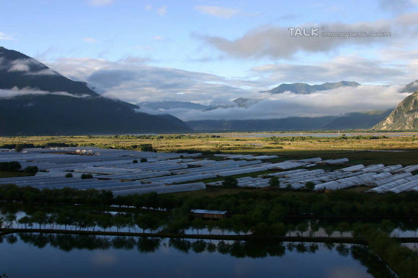 无人,横图,室外,白天,正面,旅游,度假,草地,草原,河流,石头,美景,山,水,雪,雪山,植物,大雪,阴影,光线,石子,影子,冰,河水,积雪,景观,旷野,山顶,山峰,水流,雪景,云,云朵,冬季,冬天,山峦,云彩,娱乐,草,蓝色,绿色,白云,倒影,蓝天,天空,阳光,自然,天,享受,休闲,景色,放松,寒冷,晴朗,冰冷,倒映,自然风光,原野,沉积岩,严寒,冰凉,酷寒,凛冽,凛凛,极冷,颠峰,极峰,反照,水成岩,石块,岩石,晴空,彩图,shtjw1