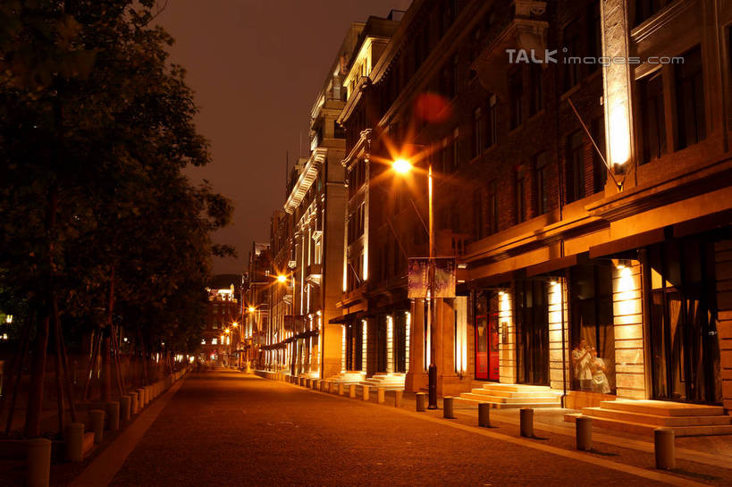 无人,家,横图,室外,夜晚,正面,旅游,度假,美景,城市风光,城市,道路,建筑,路,路灯,夜景,公路,照明,上海,中国,亚洲,房屋,屋子,景观,公寓,建筑群,灯光,交通,娱乐,建设,洋房,圆明园路,楼房,住宅,灯,享受,休闲,景色,放松,照亮,申,照明设备,黄浦区,东亚,上海市,中华人民共和国,沪,华东地区,马路,彩图,房子,shwf1