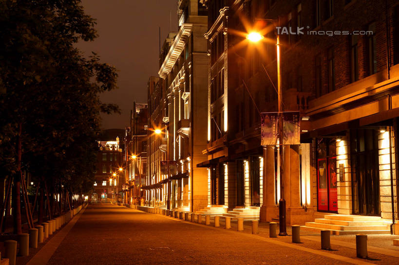 无人,家,横图,室外,夜晚,正面,旅游,度假,美景,植物,窗户,城市风光,城市,道路,建筑,路,路灯,夜景,公路,照明,上海,中国,亚洲,许多,房屋,屋子,景观,公寓,建筑群,灯光,地面,交通,娱乐,建设,洋房,圆明园路,楼房,玻璃窗,住宅,灯,树,树木,绿色,自然,享受,休闲,景色,放松,生长,成长,照亮,申,照明设备,黄浦区,东亚,上海市,中华人民共和国,沪,华东地区,马路,彩图,房子,shwf1