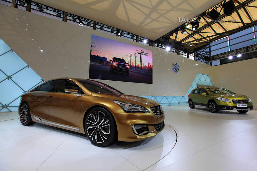 无人,横图,室内,白天,正面,显示器,天花板,汽车,照明,上海,中国,亚洲,两辆,停靠,阴影,光线,屏幕,影子,墙,灯光,显示屏,顶灯,墙壁,墙面,车,灯,灯具,交通工具,轿车,展示,展览,车展,照亮,申,照明设备,停泊,载具,输出设备,东亚,闵行区,上海市,上海车展,上海国际展览中心,中华人民共和国,沪,华东地区,彩图,虹桥经济技术开发区,汽车展览,上海虹桥经济技术开发区,2013年上海第十五届国际汽车展,2013上海车展,上海国际汽车工业展览会,铃木,shwf1