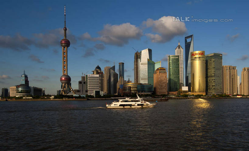 无人,高楼大厦,横图,全景,室外,白天,正面,度假,河流,美景,水,天际线,城市风光,标志建筑,城市,大厦,地标,建筑,轮船,摩天大楼,船,上海,中国,亚洲,阴影,波纹,飞溅,溅,光线,液体,影子,河水,景观,水滴,水流,云,云朵,云彩,娱乐,建设,东方明珠,黄浦江,金茂大厦,浦东,水珠,蓝色,白云,蓝天,水纹,天空,阳光,船尾波,交通工具,外滩,波浪,天,享受,休闲,景色,放松,环球金融中心,晴朗,申,喷洒,载具,电视塔,柏悦酒店,国际贸易金融中心,合生国际大厦,花旗集团大厦,金融中心,陆家嘴,陆家嘴金融中心,浦东新区,上海环球金融中心,香格里拉酒店,震旦国际大楼,东亚,东方明珠电视塔,上海市,中华人民共和国,沪,华东地区,晴空,彩图,大楼,高层建筑,高楼,摩天楼,黄埔滩,上海外滩,外黄埔滩,shyj1