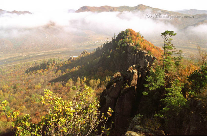 无人,横图,室外,白天,正面,旅游,度假,石头,美景,森林,山,山脉,树林,植物,雾,中国,亚洲,阴影,朦胧,模糊,光线,石子,影子,景观,山顶,山峰,山峦,娱乐,树,树木,绿色,阳光,自然,群山,享受,休闲,景色,放松,生长,成长,黑,迷雾,自然风光,东亚,北大荒,黑龙江,黑龙江省,三江平原,中华人民共和国,东北地区,颠峰,极峰,石块,大雾,彩图,北大仓,shzwj1