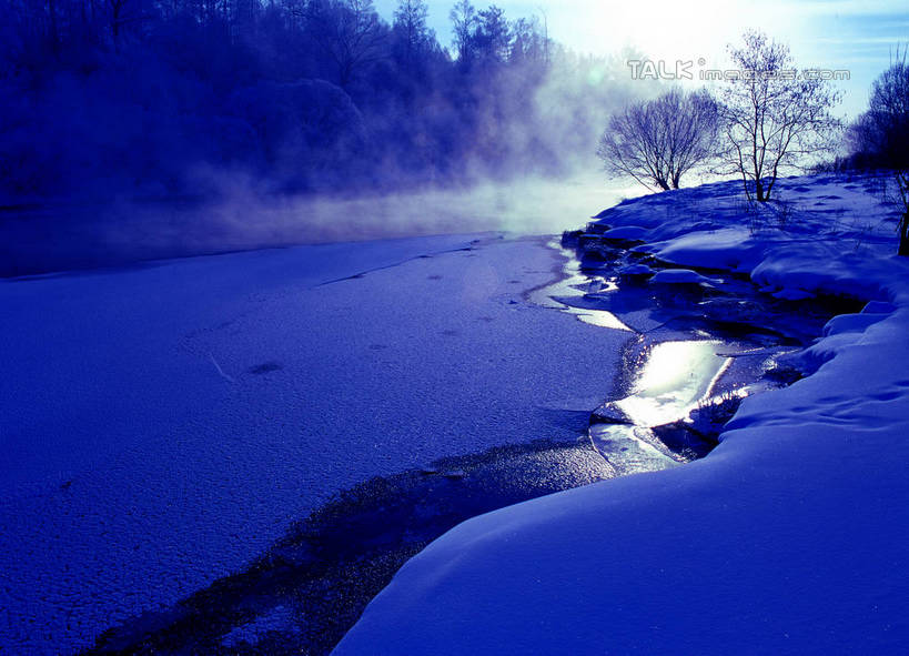 无人,横图,室外,白天,正面,旅游,度假,河流,美景,水,雪,植物,大雪,中国,亚洲,阴影,光线,影子,河水,积雪,景观,水流,雪景,云,云朵,冬季,冬天,云彩,娱乐,树,树木,蓝色,绿色,白云,蓝天,天空,阳光,自然,天,享受,休闲,景色,放松,寒冷,生长,晴朗,成长,黑,自然风光,东亚,北大荒,黑龙江,黑龙江省,三江平原,中华人民共和国,严寒,东北地区,晴空,彩图,北大仓,shzwj1