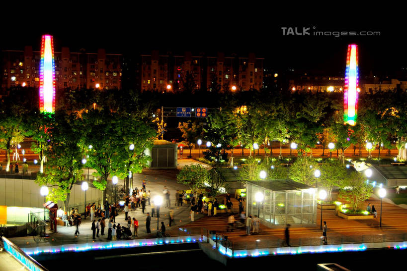 无人,高楼大厦,火车站,横图,俯视,航拍,室外,夜晚,度假,美景,城市风光,标志建筑,城市,大厦,道路,地标,建筑,路,路灯,摩天大楼,公路,照明,上海,中国,亚洲,阴影,光线,影子,景观,建筑群,灯光,交通,娱乐,建设,灯,享受,休闲,景色,放松,照亮,申,照明设备,鸟瞰,东亚,徐汇区,上海南站,上海市,中华人民共和国,沪,华东地区,马路,彩图,高角度拍摄,大楼,高层建筑,高楼,摩天楼,铁路车站,铁路站,shzxz1