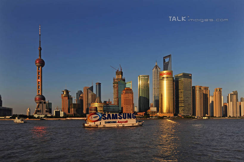 无人,高楼大厦,横图,全景,室外,白天,正面,度假,河流,美景,水,天际线,城市风光,标志建筑,城市,大厦,地标,建筑,轮船,摩天大楼,船,上海,中国,亚洲,一艘,阴影,波纹,飞溅,溅,光线,液体,影子,河水,景观,水滴,水流,云,云朵,建筑群,云彩,娱乐,建设,东方明珠,黄浦江,金茂大厦,浦东,水珠,蓝色,白云,蓝天,水纹,天空,阳光,船尾波,交通工具,外滩,波浪,天,享受,休闲,景色,放松,环球金融中心,晴朗,申,喷洒,载具,电视塔,柏悦酒店,国际贸易金融中心,合生国际大厦,花旗集团大厦,金融中心,陆家嘴,陆家嘴金融中心,浦东新区,上海环球金融中心,香格里拉酒店,震旦国际大楼,东亚,东方明珠电视塔,上海市,中华人民共和国,沪,华东地区,晴空,彩图,大楼,高层建筑,高楼,摩天楼,黄埔滩,上海外滩,外黄埔滩,shzxz1