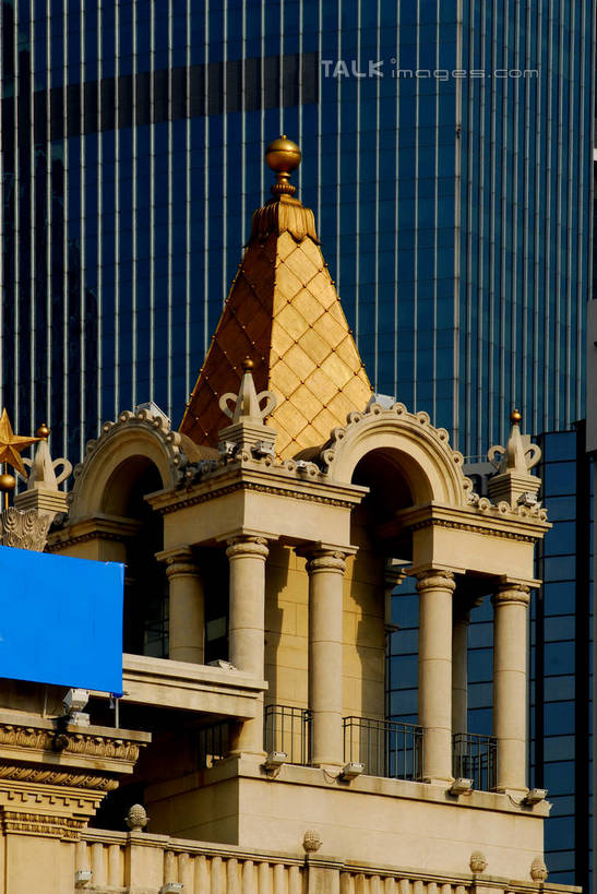 无人,博物馆,高楼大厦,竖图,室外,白天,仰视,度假,美景,城市风光,标志建筑,城市,大厦,地标,建筑,摩天大楼,上海,中国,亚洲,阴影,研究,光线,影子,景观,教育,娱乐,建设,浦东,阳光,享受,休闲,景色,放松,展览,申,欣赏,陈列,浦东新区,东亚,上海市,中华人民共和国,沪,华东地区,上海浦东展览馆,典藏,彩图,低角度拍摄,大楼,高层建筑,高楼,摩天楼,shzxz1