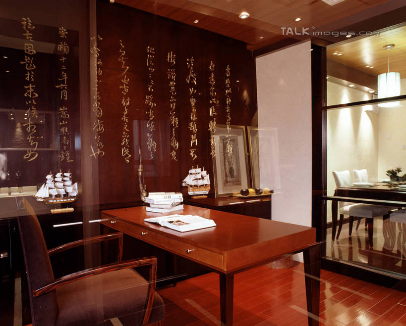 帆船,无人,家,横图,室内,白天,正面,地板,柜子,家具,书房,台灯,天花板,装修,桌子,建筑,船,工艺美术品,照明,阴影,艺术,装饰,光线,木制,标志,文字,影子,字符,房屋,墙,屋子,公寓,灯光,艺术品,地面,储物柜,古典,标识,建设,书桌,装潢,洋房,楼房,顶灯,木地板,墙壁,墙面,住宅,灯,课桌,模型,木制品,工艺品,灯具,室内装潢,交通工具,中式,汉字,工艺,样板房,明亮,照亮,美术,舒适,家居装潢,照明设备,储存,中文,载具,房屋设计,室内设计,宽敞,样板房装潢,国文,华文,储备,蕴藏,贮备,设计,彩图,房子,贮存,szzm1