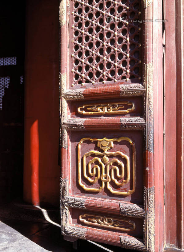 无人,竖图,室外,特写,白天,正面,旅游,度假,名胜古迹,门,标志建筑,地标,建筑,北京,中国,亚洲,阴影,花纹,遗迹,光线,纹路,纹理,影子,墙,首都,古迹,文物,娱乐,建设,古建筑,墙壁,墙面,阳光,门框,享受,休闲,旅游胜地,放松,古文明,东亚,肌理,中华人民共和国,北京市,京,北平,华北地区,彩图,szzm1