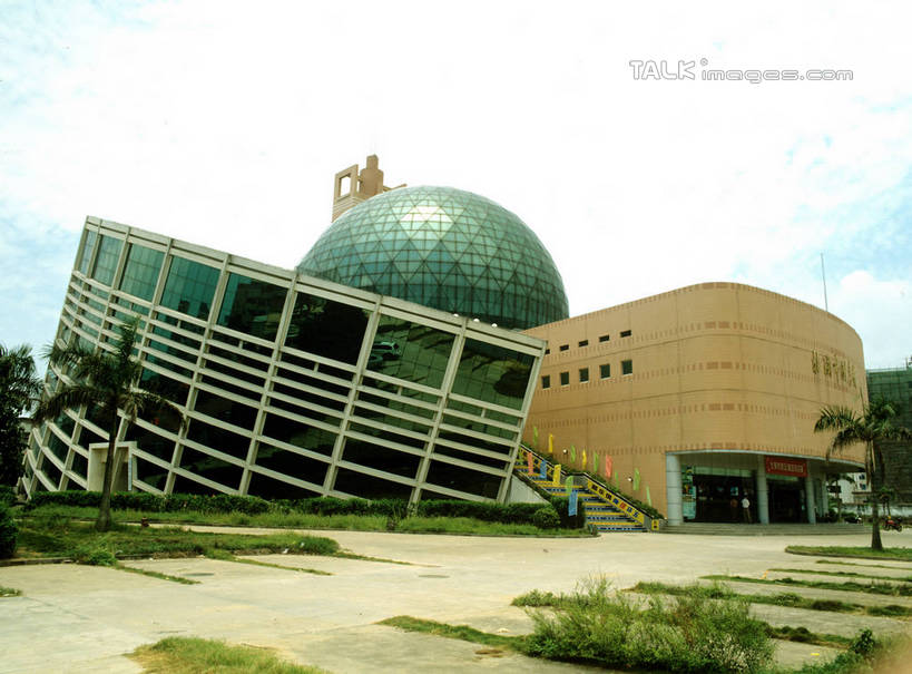 无人,图书馆,横图,室外,白天,正面,度假,草地,草坪,美景,植物,城市风光,城市,北京,中国,亚洲,阴影,光线,影子,景观,云,云朵,首都,云彩,娱乐,草,树,树木,蓝色,绿色,白云,蓝天,天空,阳光,自然,天,享受,休闲,景色,放松,生长,晴朗,成长,东亚,浏览室,中华人民共和国,北京市,京,北平,华北地区,晴空,彩图,书库,图书库,阅览室,szzm1