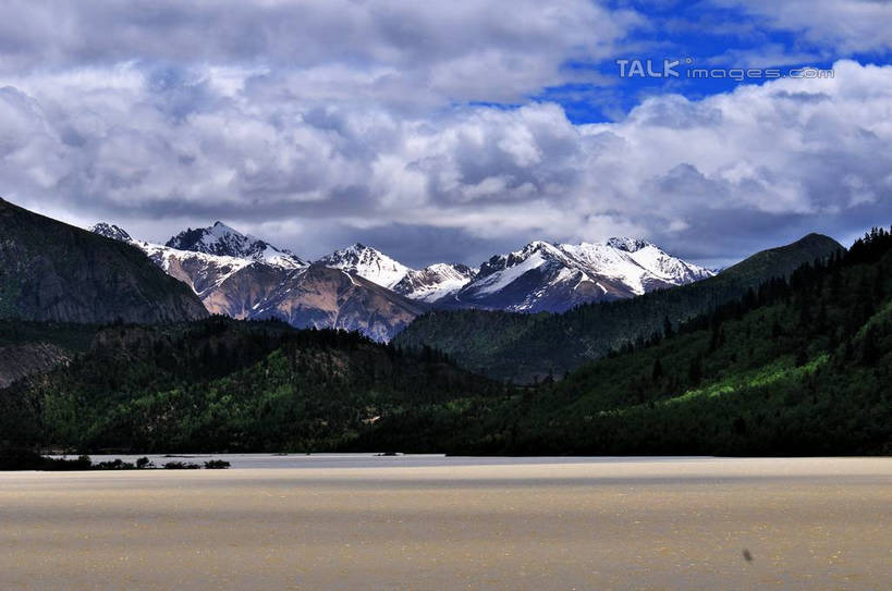 无人,横图,室外,白天,正面,旅游,度假,草地,草坪,湖,湖泊,美景,山,山脉,树林,水,雪,雪山,植物,大雪,中国,亚洲,阴影,光线,影子,湖面,积雪,景观,山峰,水流,水面,雪景,云,云朵,冬天,山峦,云彩,娱乐,西藏,草,树,树木,蓝色,绿色,白云,蓝天,天空,阳光,自然,湖水,群山,天,享受,休闲,景色,放松,生长,成长,自然风光,藏,东亚,西藏自治区,中华人民共和国,西南地区,彩图,yzdzj1