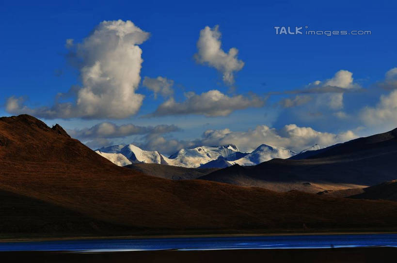 无人,横图,室外,白天,正面,旅游,度假,湖,湖泊,美景,山,山脉,树林,水,雪,雪山,植物,大雪,中国,亚洲,阴影,枯萎,光线,影子,湖面,积雪,景观,山峰,水流,水面,雪景,云,云朵,冬天,枯草,山峦,云彩,娱乐,西藏,草,树,树木,黄色,蓝色,绿色,白云,蓝天,天空,阳光,自然,湖水,群山,天,享受,休闲,景色,放松,生长,成长,自然风光,藏,东亚,西藏自治区,中华人民共和国,西南地区,彩图,yzdzj1