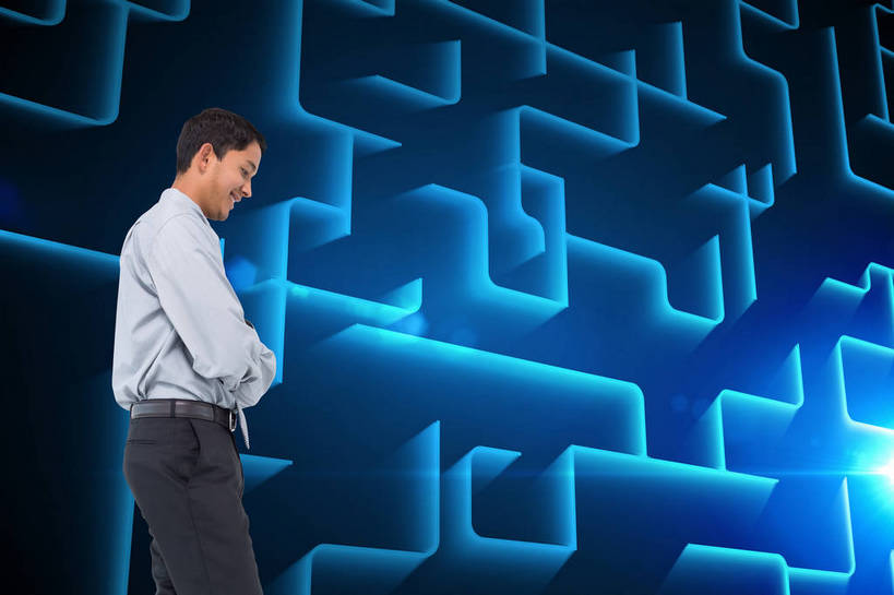 东方人,一个人,无人,商务人士,商务男性,站,笑,双手交叉,微笑,露齿笑,横图,室内,白天,正面,衬衫,游戏,数码,科技,亚洲,仅一个男性,仅一个人,阴影,套装,曲折,弯曲,光线,网络,影子,灯光,高光,几何,计算机图形,玩,合成,注视,黄种人,娱乐,仅一个年轻男性,蓝色,低头,观察,看,站着,休闲,益智,蜿蜒,庞大,观看,活动,复杂,电脑合成图,数码合成图,察看,双手抱胸,合成图,发泄,关注,消遣,智力,迷宫,商务装,工薪阶层,写实,具体,具象,宣泄,垂头,繁杂,男人,男性,年轻男性,亚洲人,白领,上班族,玩耍,嬉戏,站立,半身,彩图,衬衣